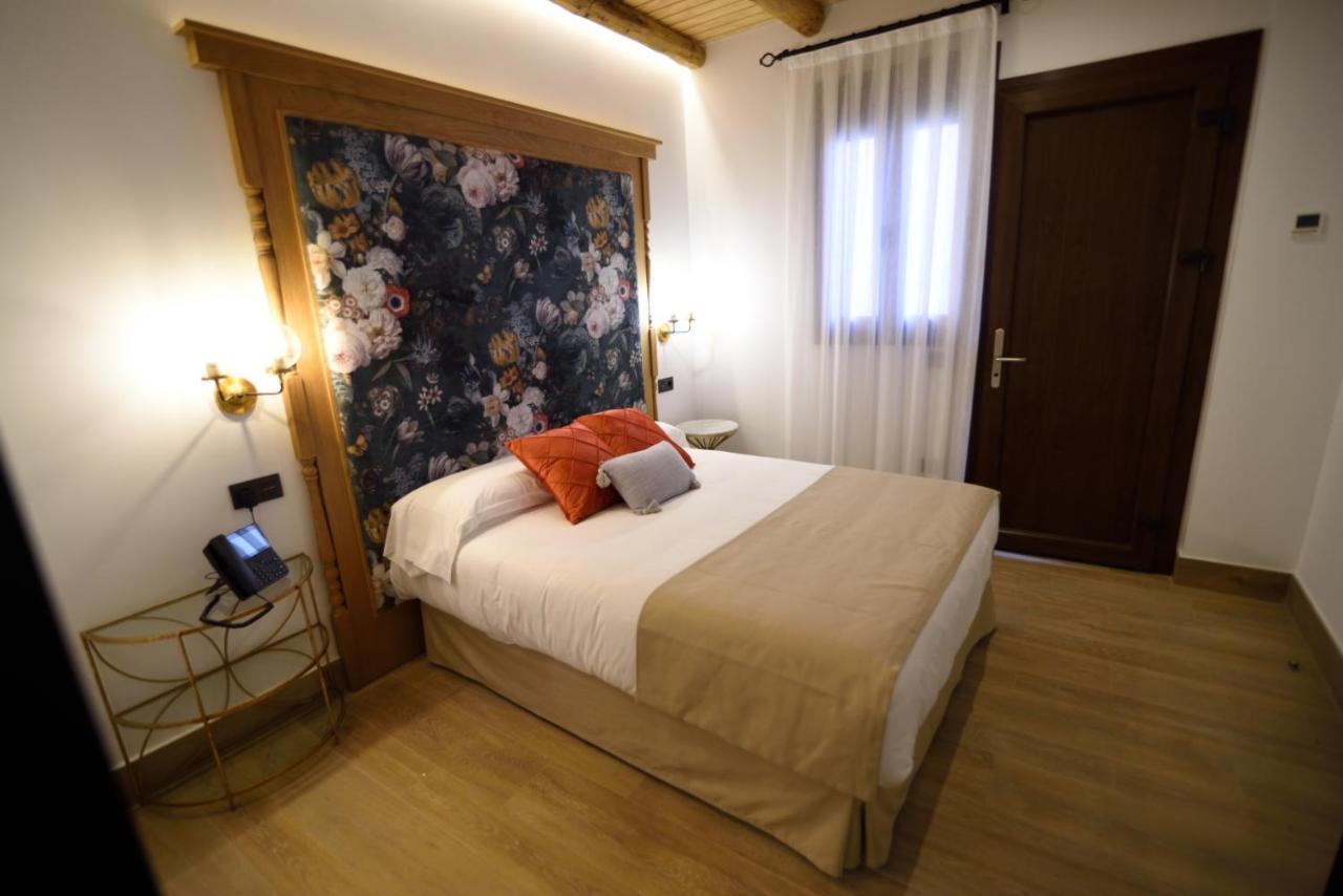 Hostal Rural Santa Habitaciones Aldea DEl Rocío מראה חיצוני תמונה